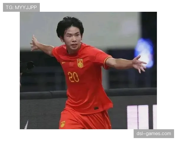 足坛新星闪耀赛场，年轻球员表现抢眼引关注