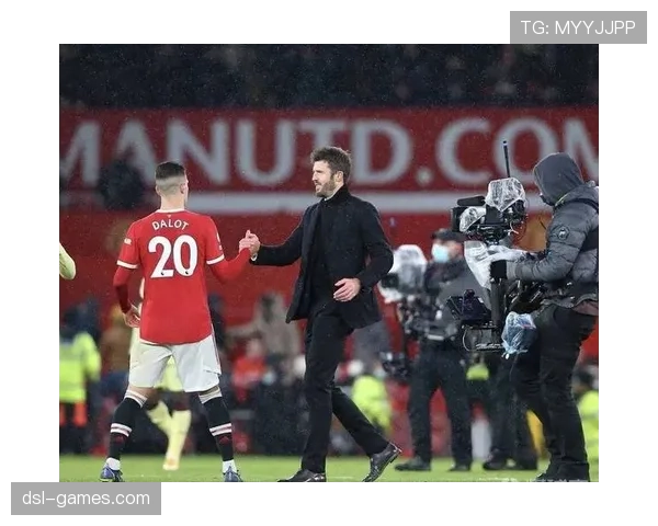曼联重建困境，持续调整阵容背景下，球队稳定性面临考验