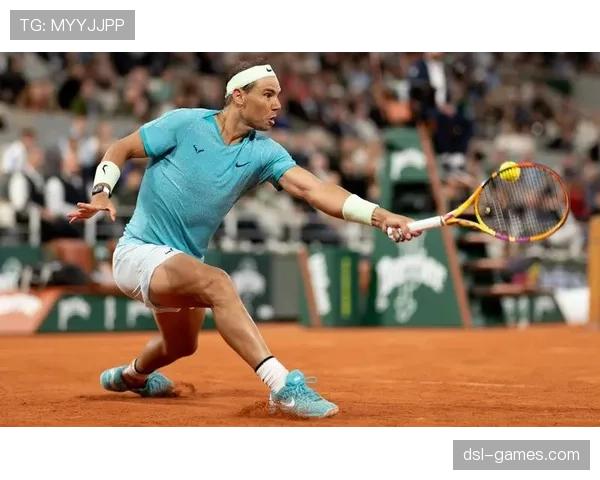 纳达尔训练完啃能量棒的样子，像极了刚打完工的我